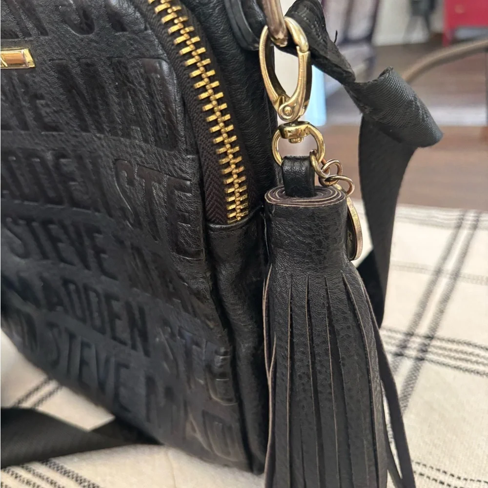 Steve Madden Black Stylish Messanger Crossbody Bag with wallet pouch - Picture 2 of 8